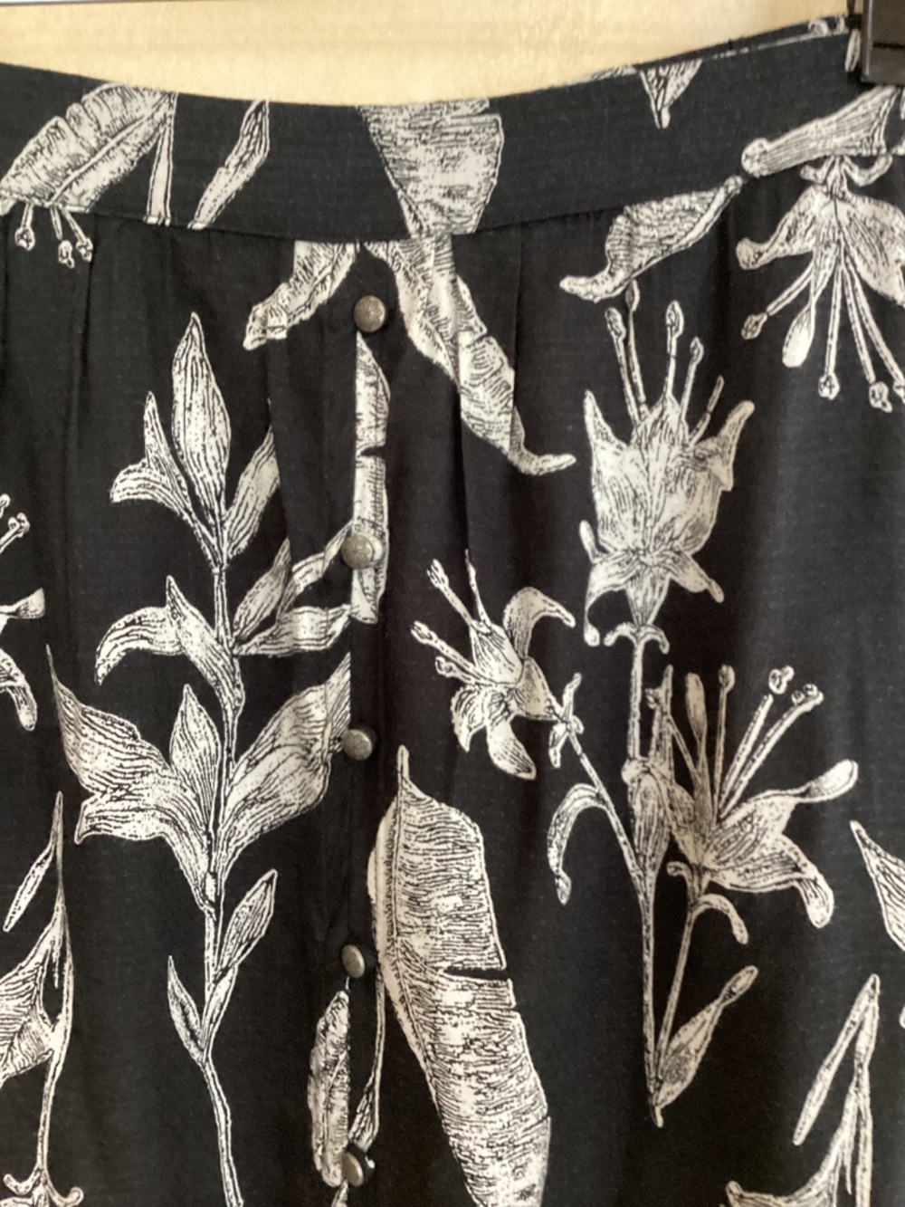 ROXY MAXI BLACK-WHITE TROPICAL PRINT SKIRT SIZE S/P/CH - Picture 4 of 10